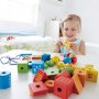 Hape - Дървени разноцветни кубчета и форми за нанизване